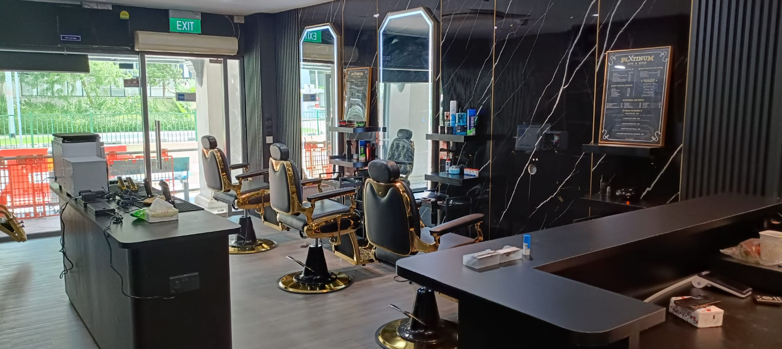 Platinum Cutz West interior